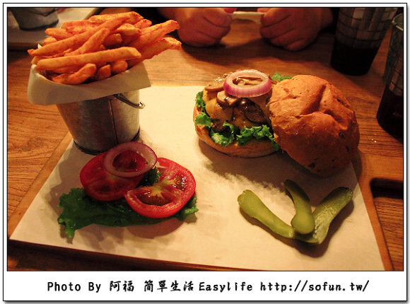 [食記] 台北師大。1885 Burger Store 美式漢堡店聚餐 (提供WiFi上網)