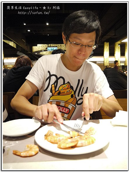 [食記] 台北東區明曜百貨。饗食天堂 – Buffet 吃到飽餐廳@實驗室謝師宴聚餐