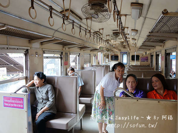 [泰國景點] 美功鐵道市場@過於觀光化少了驚奇感の火車來囉 …